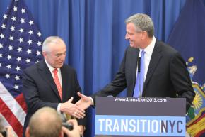 Mayor-elect Bill de Blasio shakes hands with his pick for police commissioner, William Bratton.