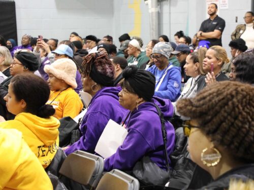 Picture of audience looking to the presentation.
